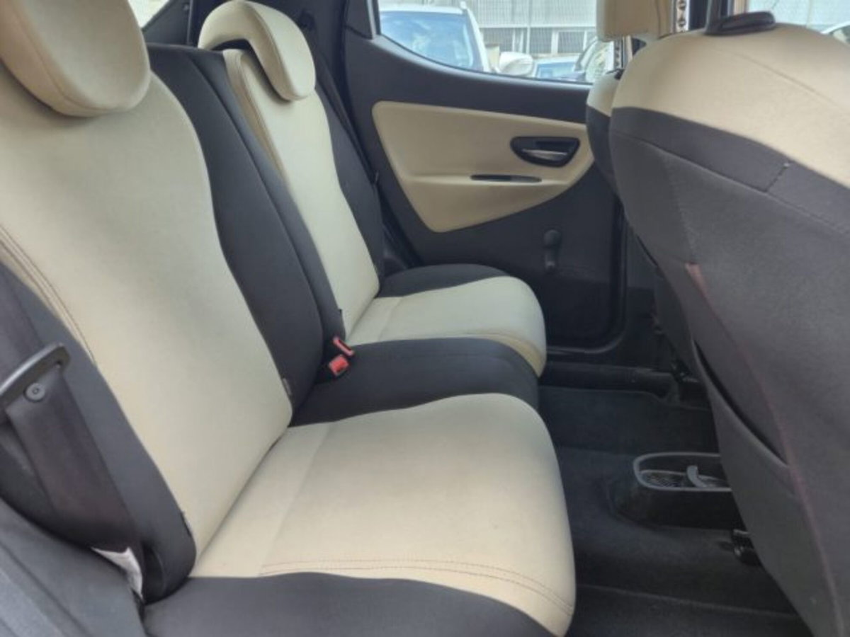 Lancia Ypsilon 0.9 TwinAir 85 CV 5 porte Metano Ecochic Gold (12)