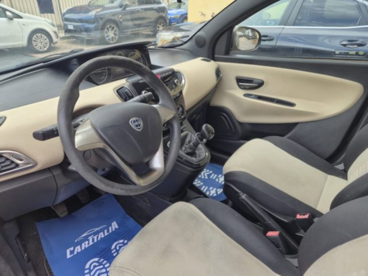Lancia Ypsilon 0.9 TwinAir 85 CV 5 porte Metano Ecochic Gold (7)