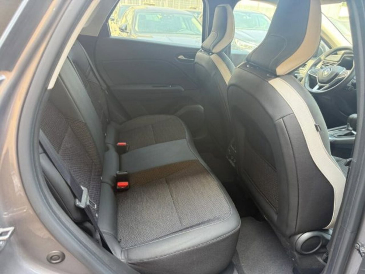 Renault Captur Plug-in Hybrid E-Tech 160 CV Techno (11)