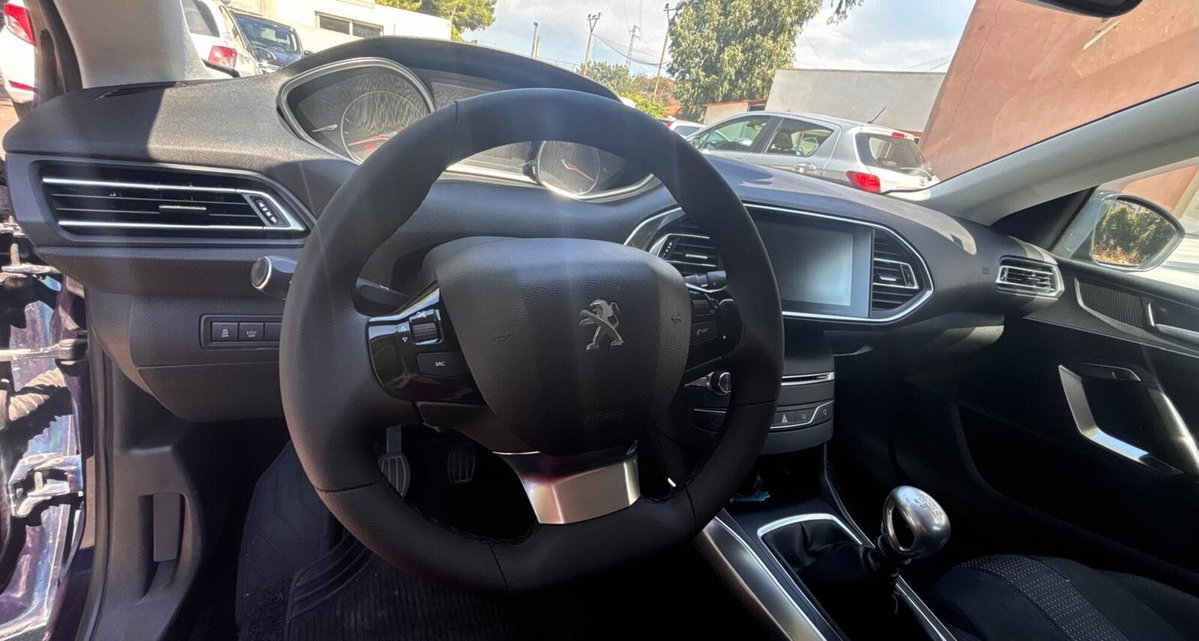 Peugeot 308 BlueHDi 120 S&S Allure (13)