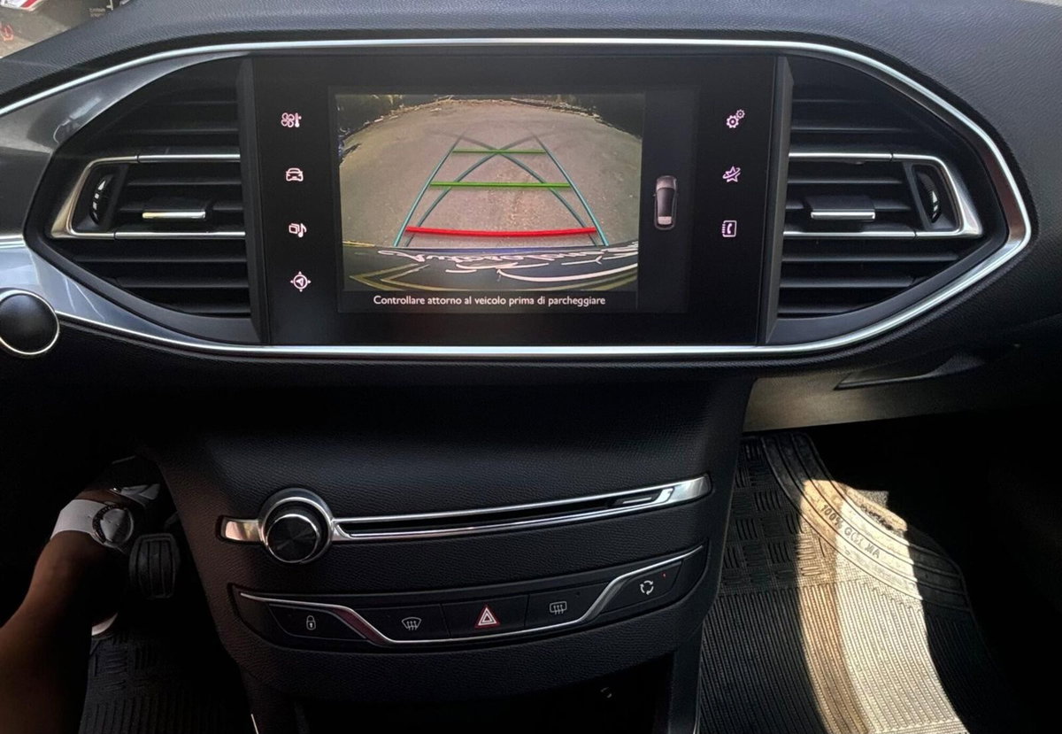 Peugeot 308 BlueHDi 120 S&S Allure (19)