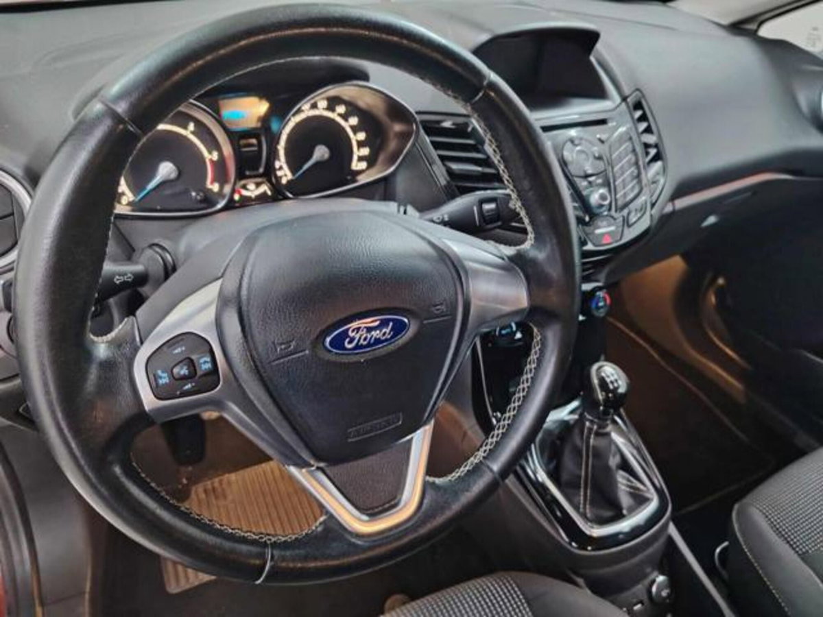 Ford Fiesta 1.5 TDCi 75CV 5 porte Titanium (6)