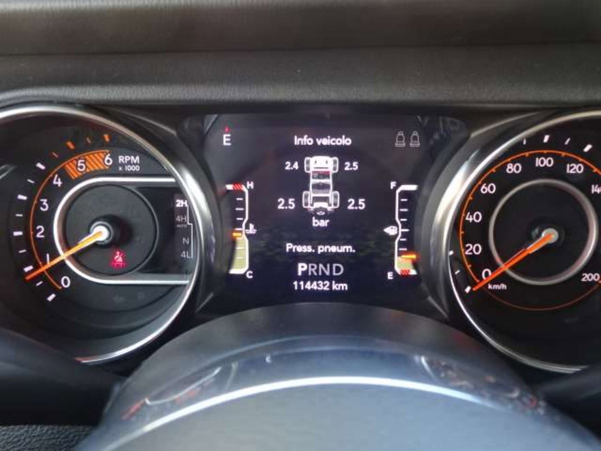 Jeep Wrangler 2.2 Mjt II Sahara (12)