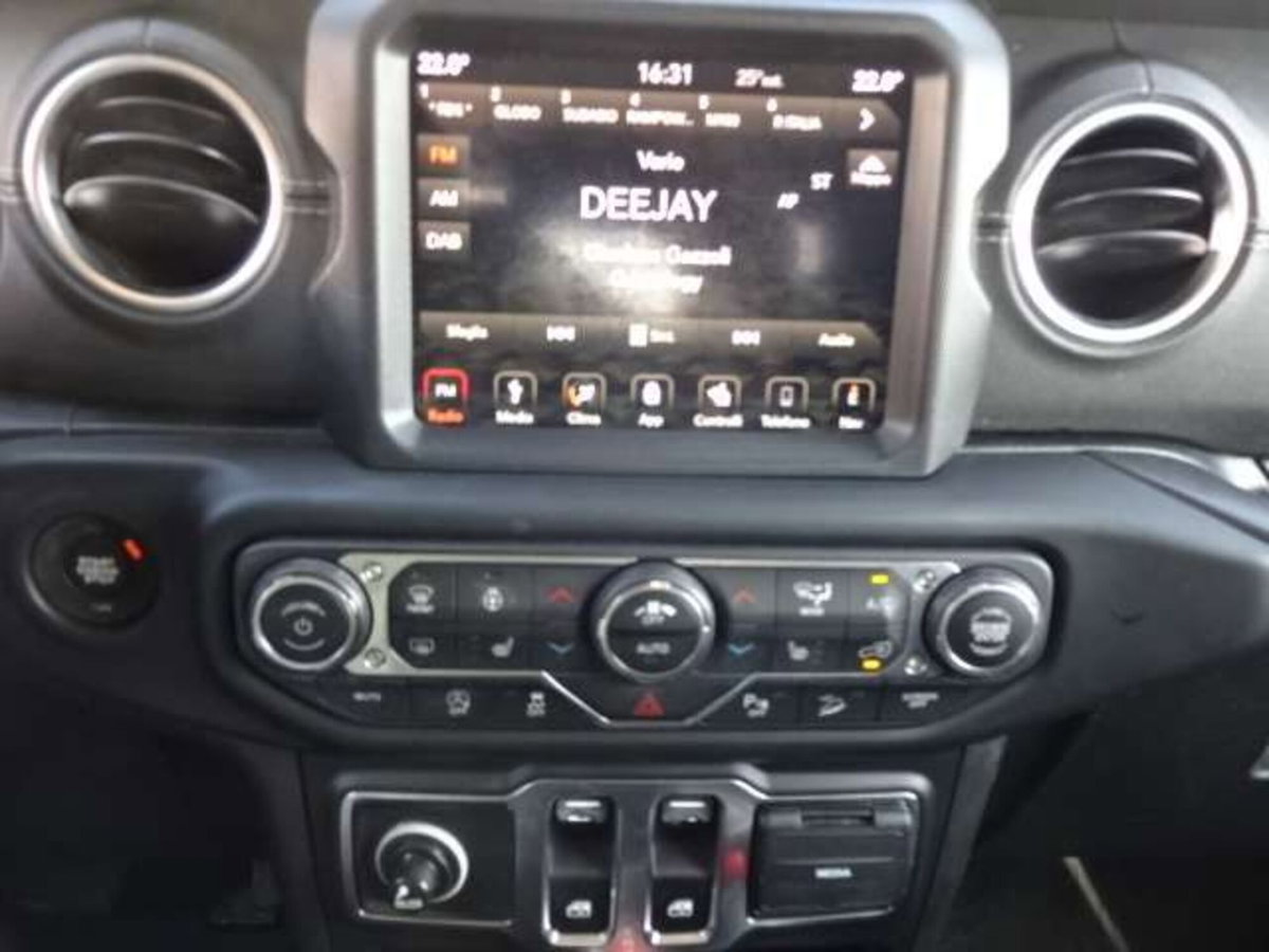 Jeep Wrangler 2.2 Mjt II Sahara (14)