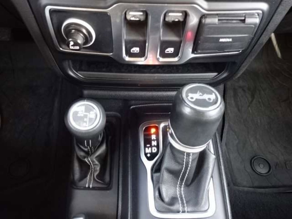 Jeep Wrangler 2.2 Mjt II Sahara (15)