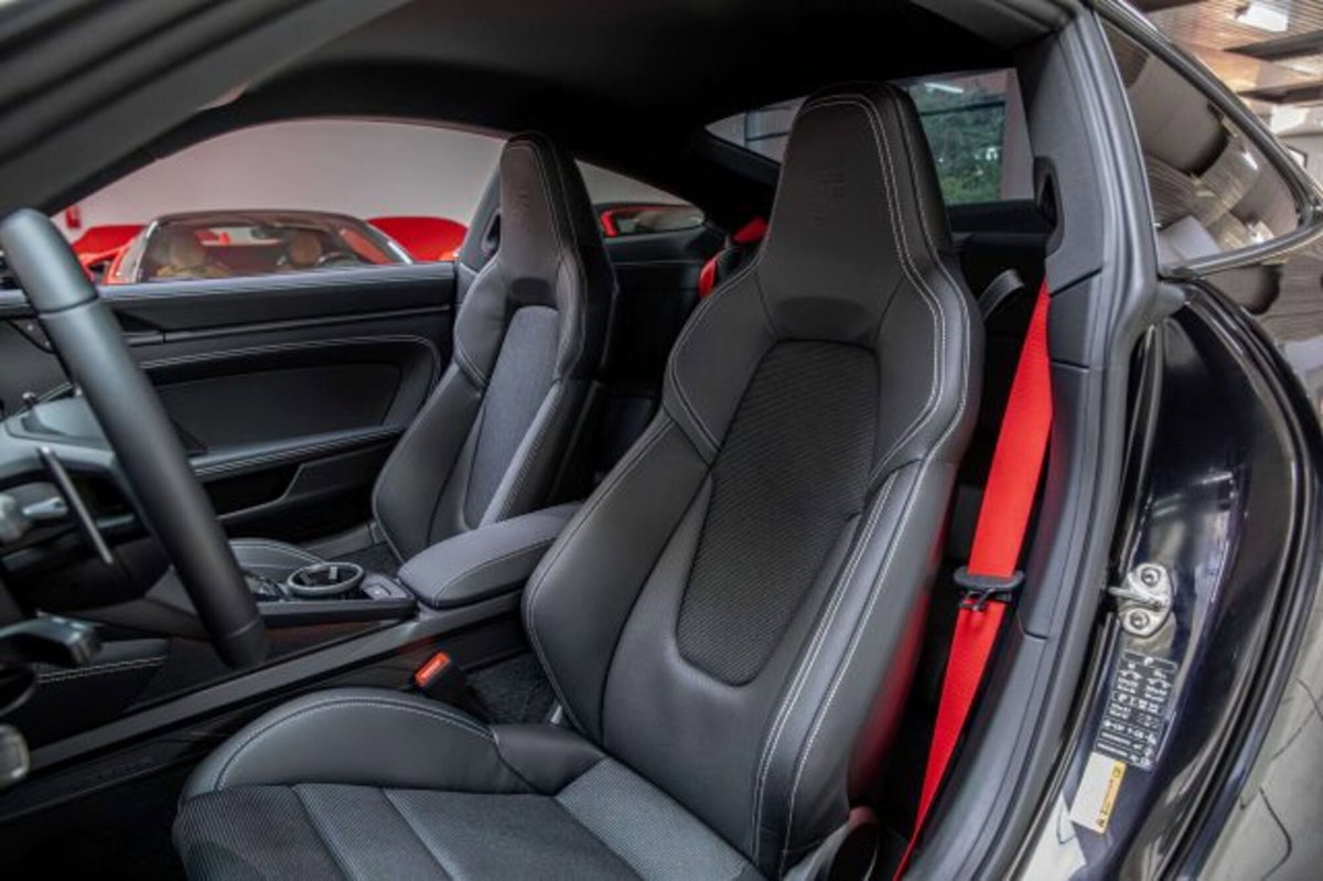 Porsche 911 Coupé 4.0 GT3 con pacchetto Touring (10)