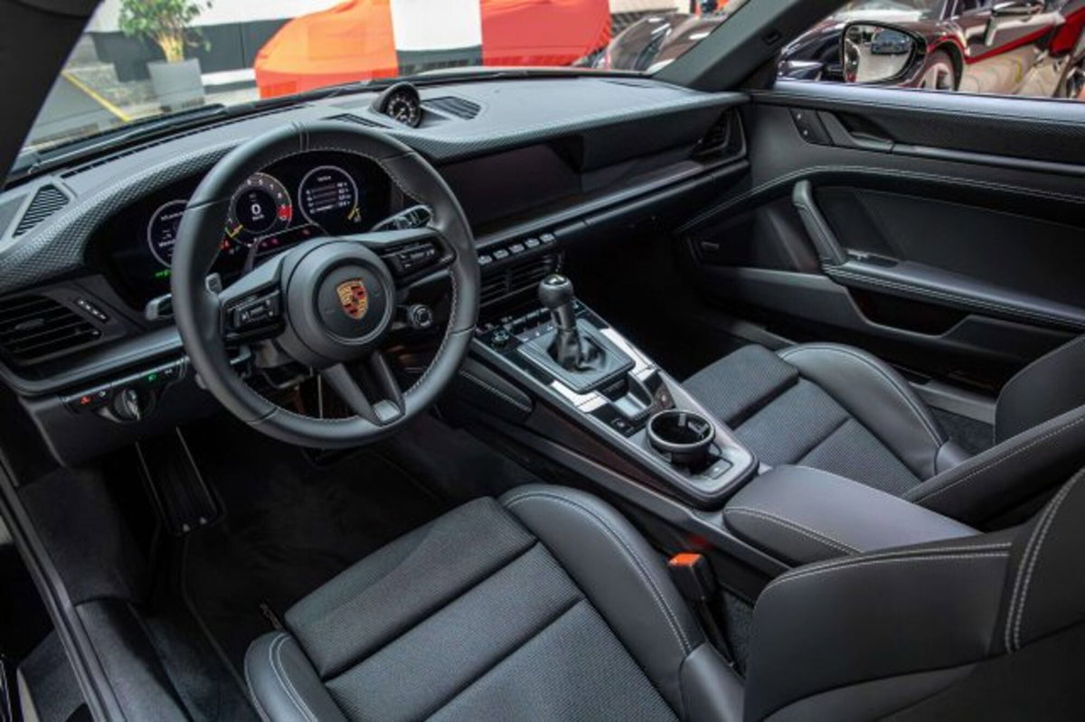 Porsche 911 Coupé 4.0 GT3 con pacchetto Touring (9)