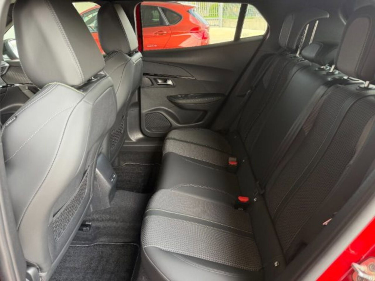 Peugeot 2008 PureTech 130 S&S EAT8 GT Pack (9)