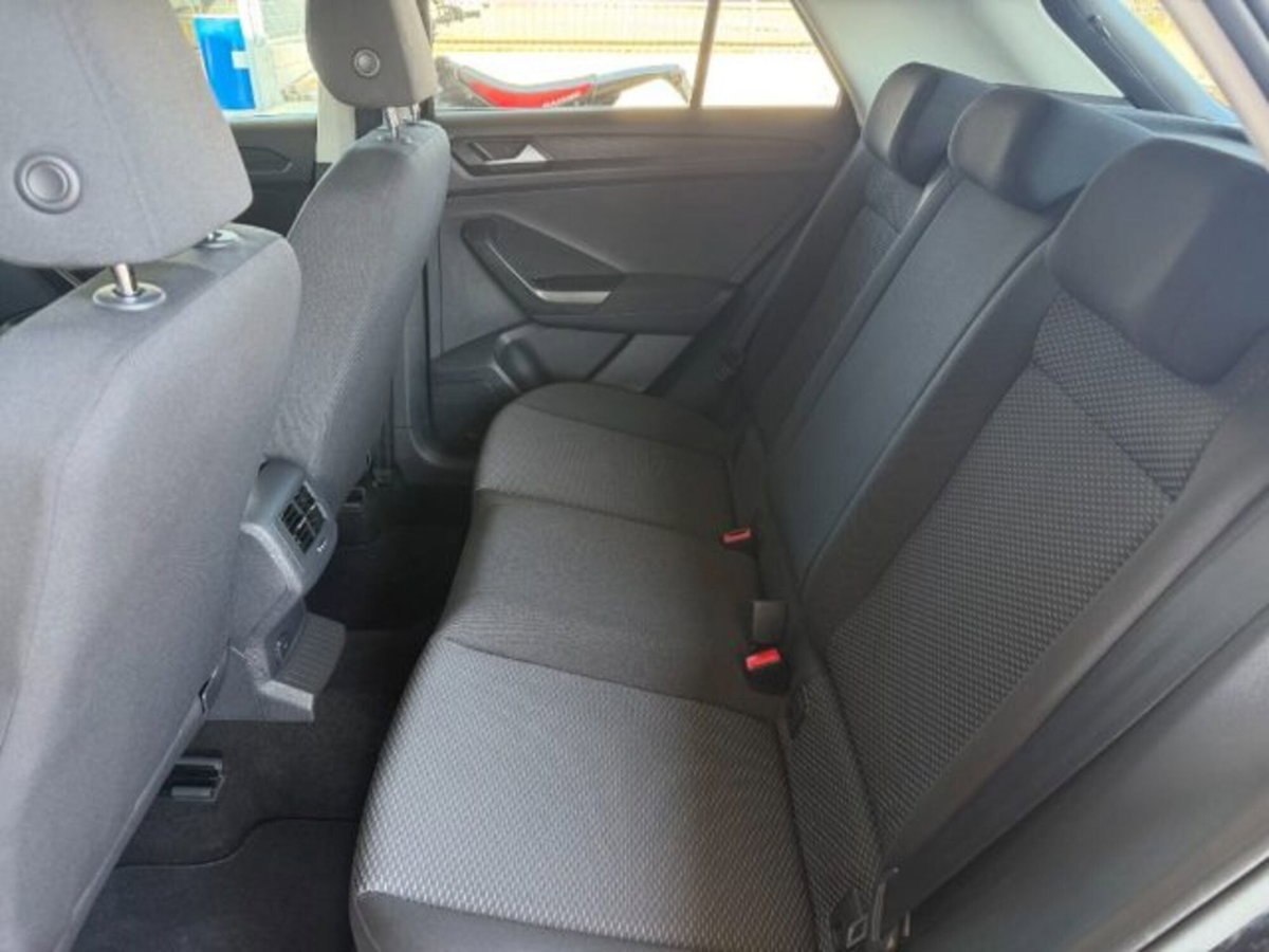 Volkswagen T-Roc 1.6 TDI SCR Business BlueMotion Technology (9)