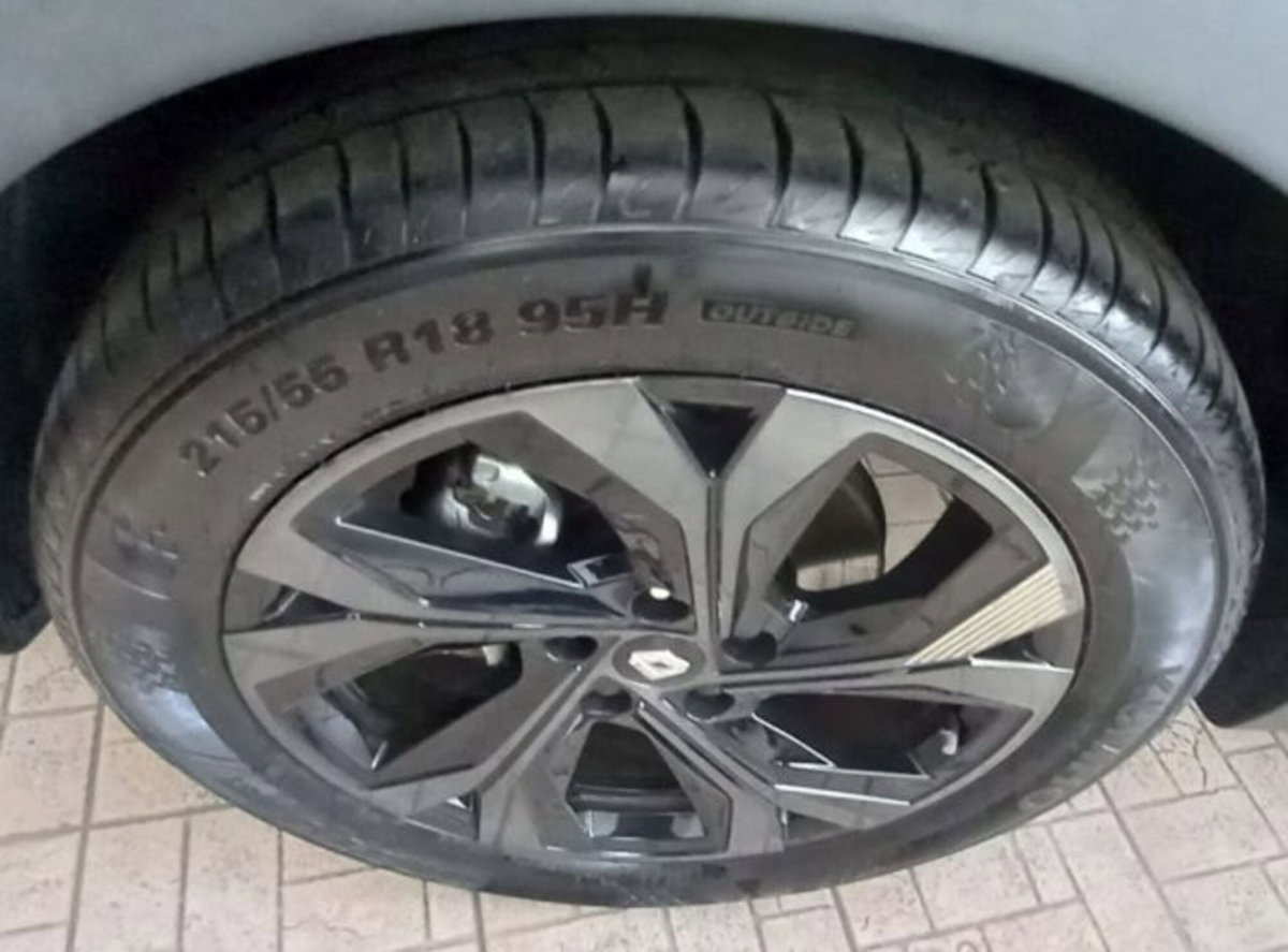 Renault Arkana Hybrid E-Tech 145 CV Engineered (5)