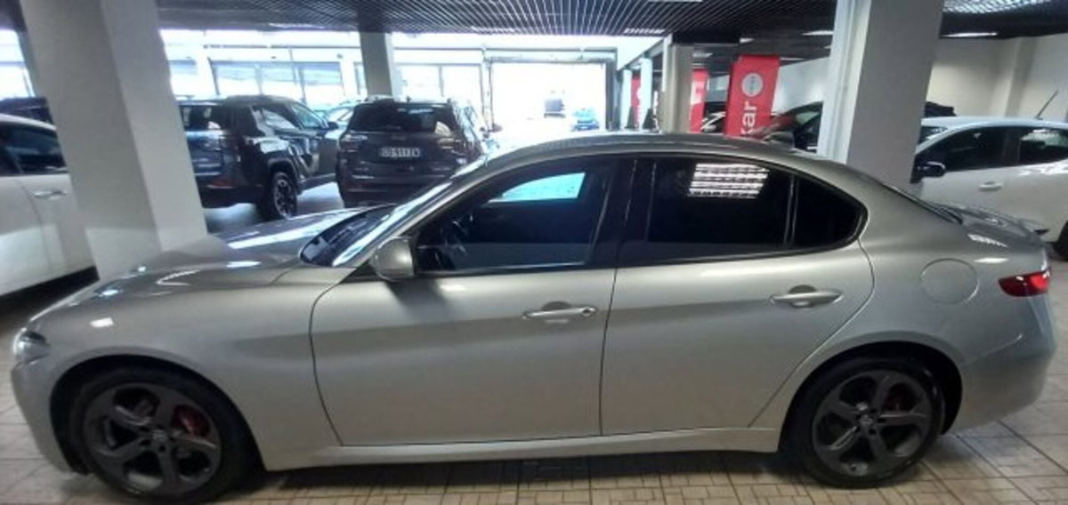 Alfa Romeo Giulia 2.2 Turbodiesel 190 CV AT8 Executive (3)