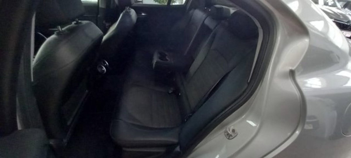 Alfa Romeo Giulia 2.2 Turbodiesel 190 CV AT8 Executive (9)