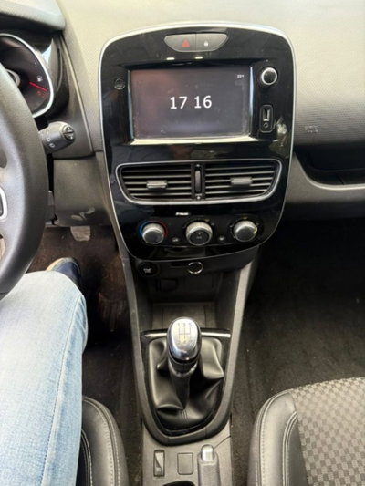 Renault Clio dCi 8V 90 CV EDC 5 porte Moschino Zen (12)