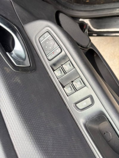 Renault Clio dCi 8V 90 CV EDC 5 porte Moschino Zen (13)