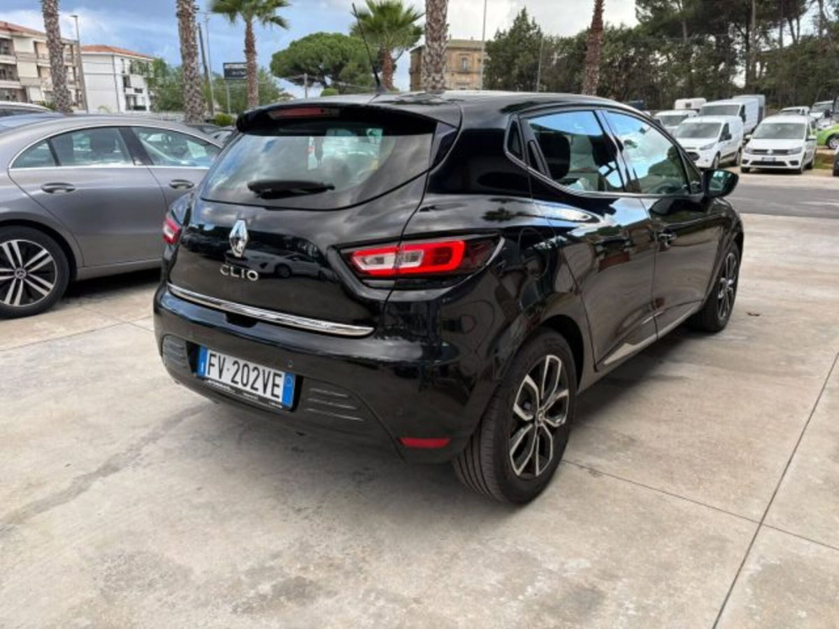 Renault Clio dCi 8V 90 CV EDC 5 porte Moschino Zen (4)