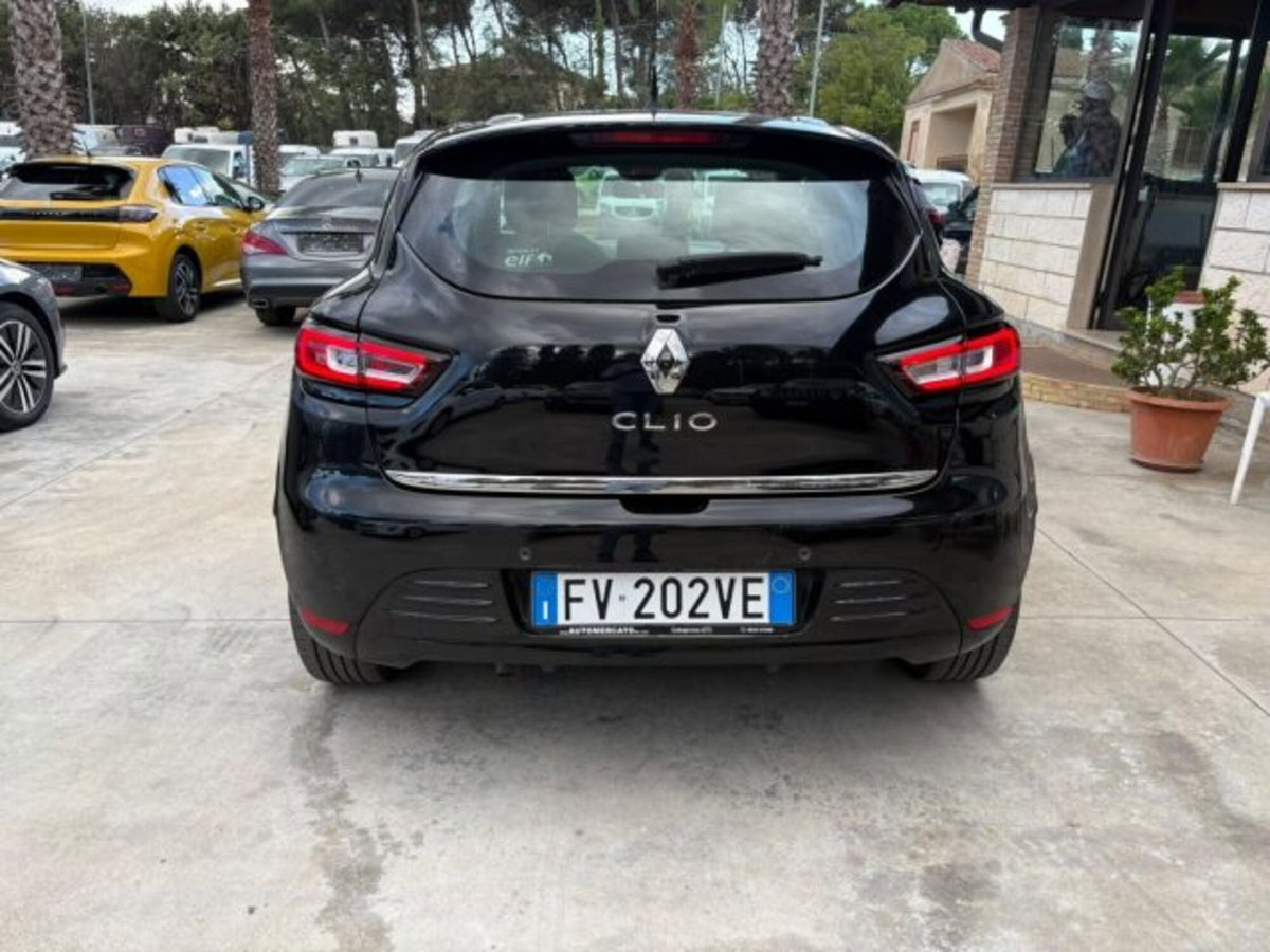 Renault Clio dCi 8V 90 CV EDC 5 porte Moschino Zen (5)