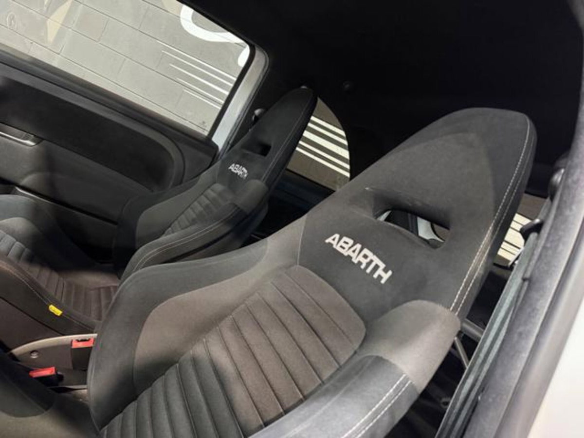 Abarth 595 595 1.4 Turbo T-Jet 160 CV Yamaha Factory Racing (14)