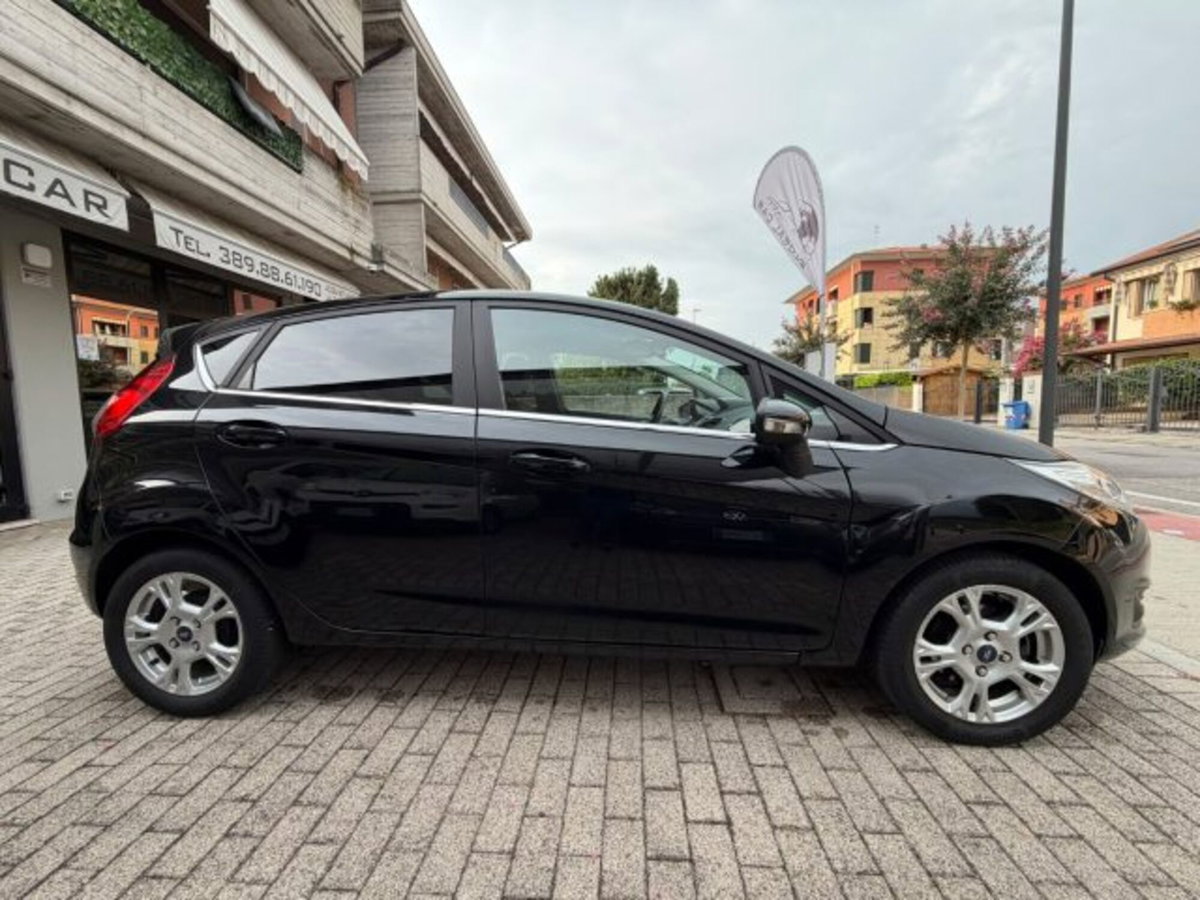Ford Fiesta 1.4 5p. Bz.- GPL Titanium (4)