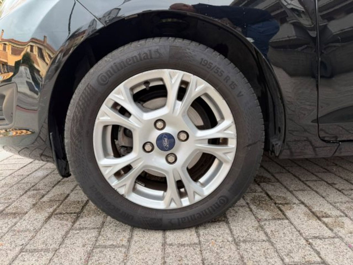Ford Fiesta 1.4 5p. Bz.- GPL Titanium (9)