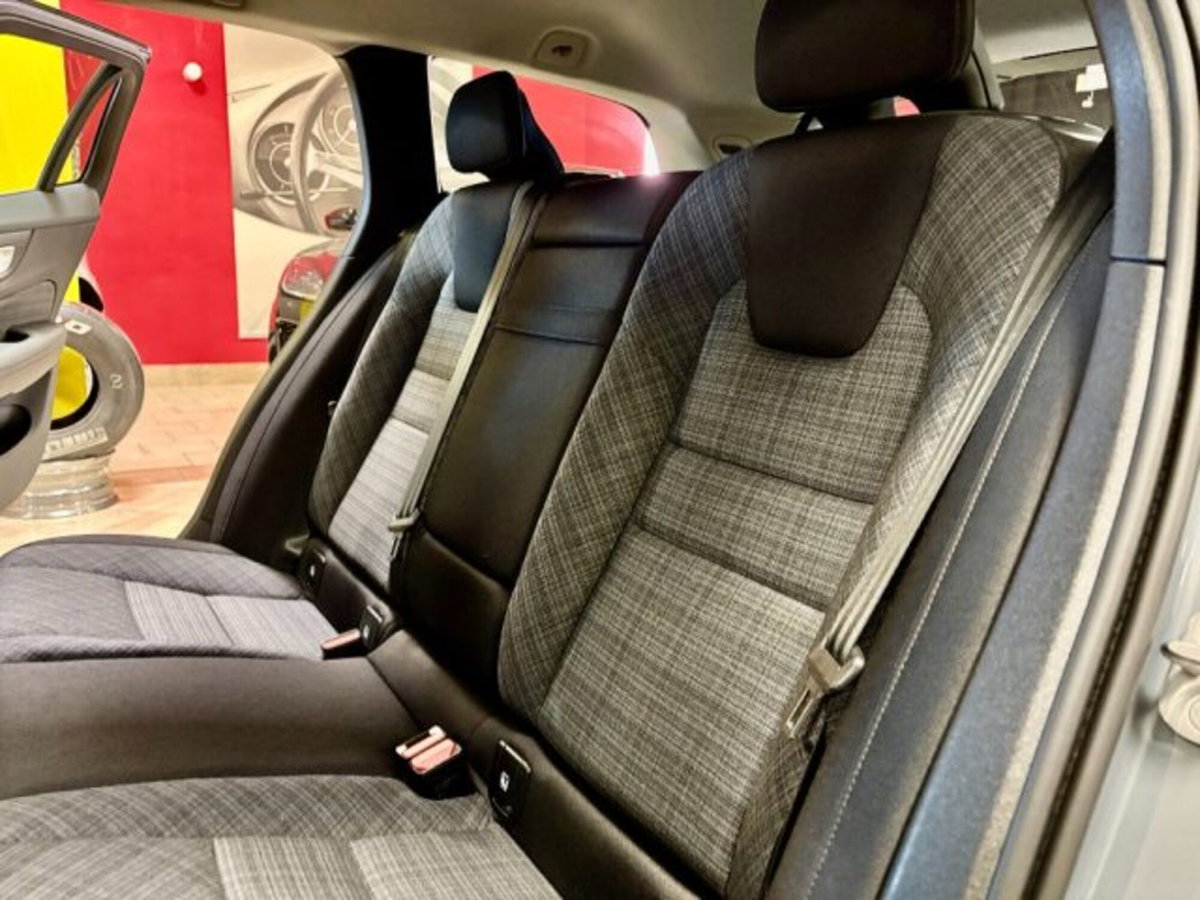 Volvo V60 B4 (d) automatico Core (11)