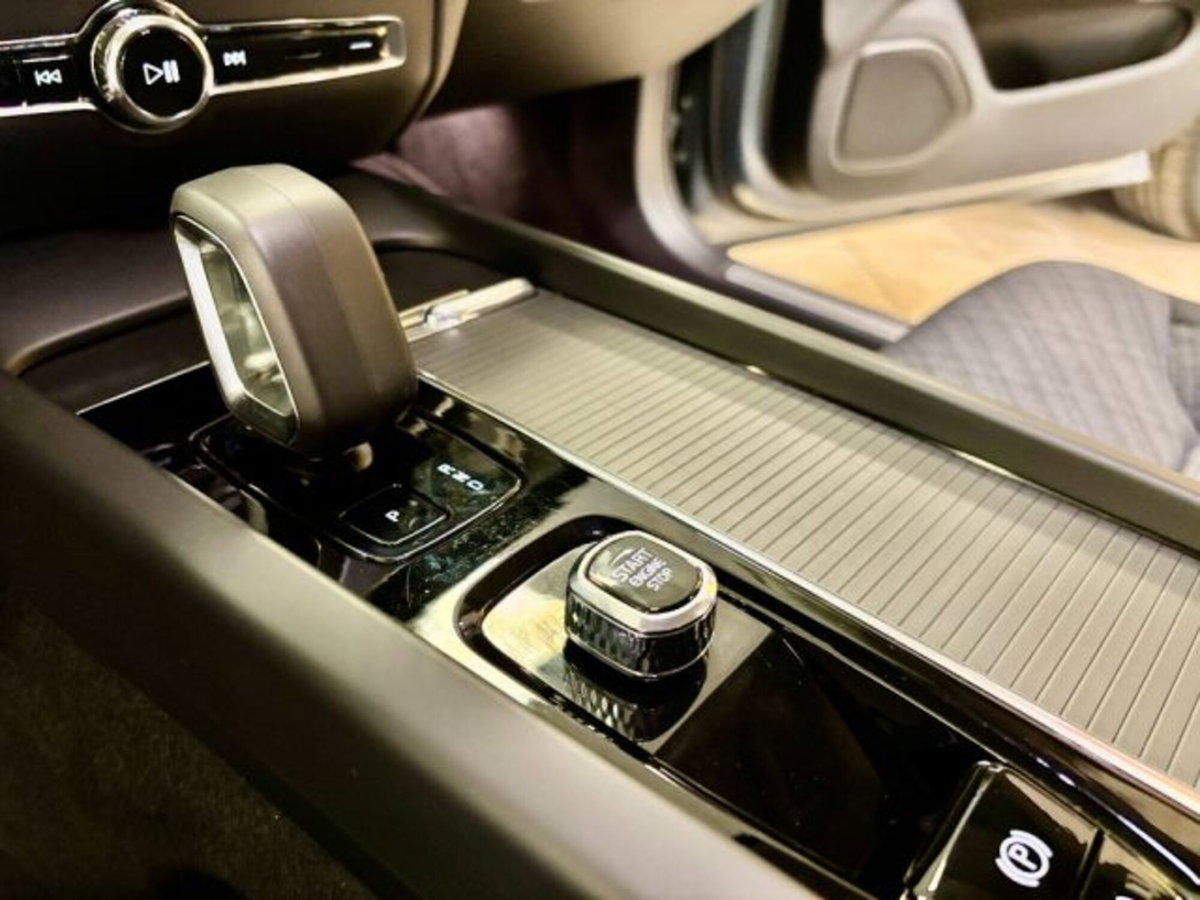 Volvo V60 B4 (d) automatico Core (16)
