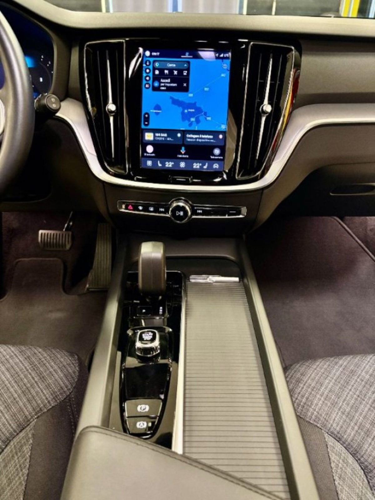 Volvo V60 B4 (d) automatico Core (18)