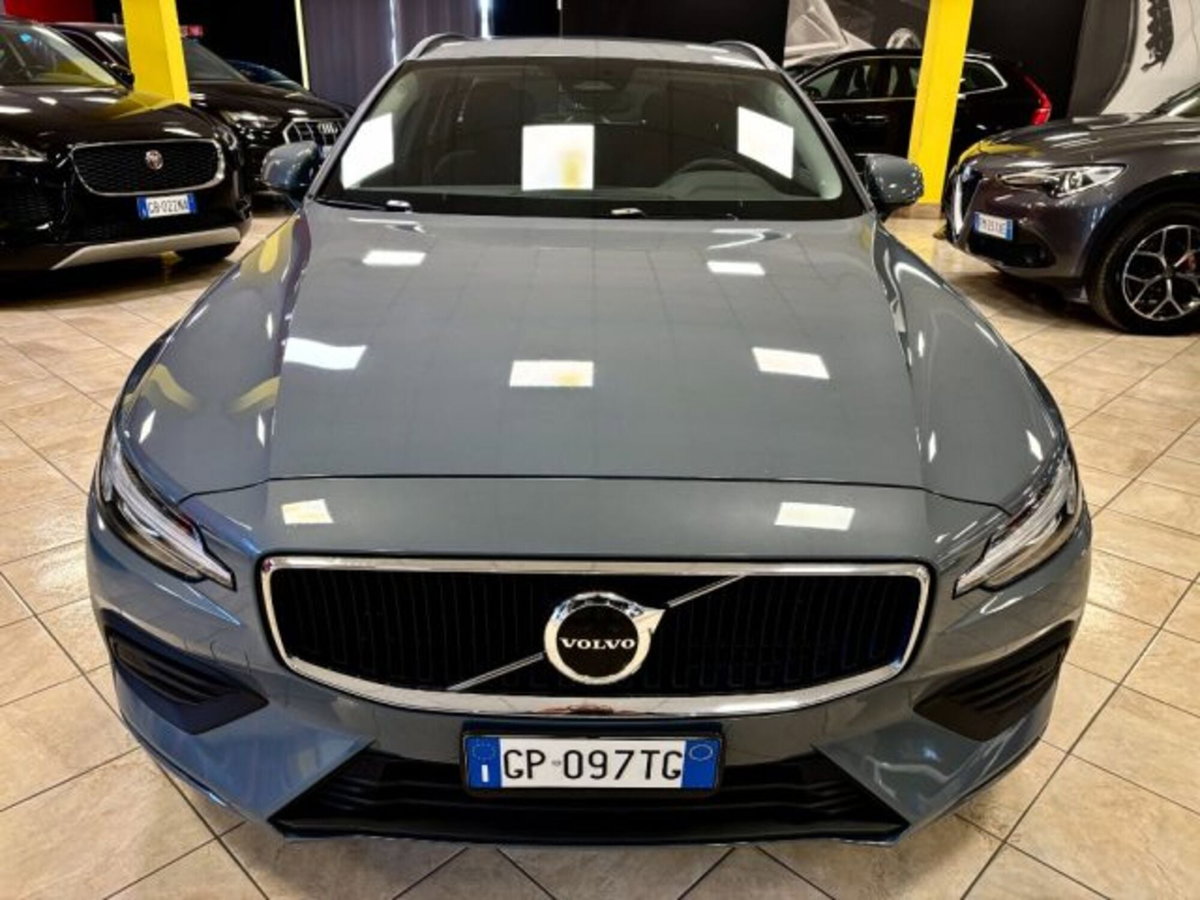 Volvo V60 B4 (d) automatico Core (2)