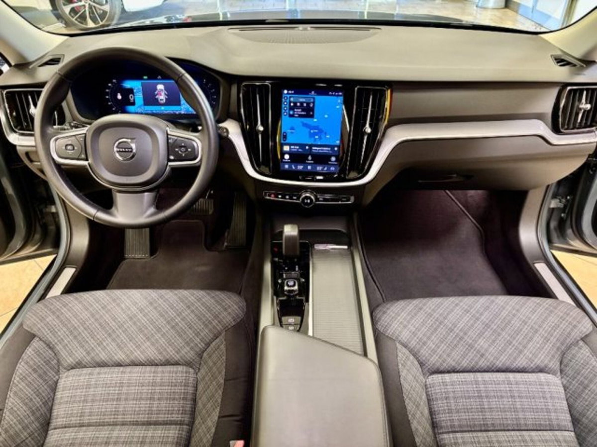 Volvo V60 B4 (d) automatico Core (7)
