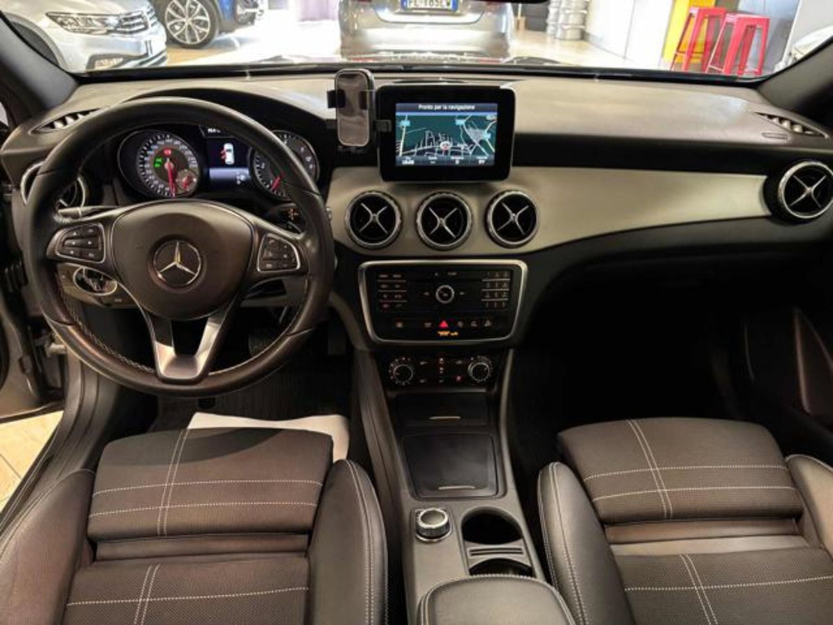 Mercedes-Benz GLA SUV 220 d Automatic 4Matic Sport (2)