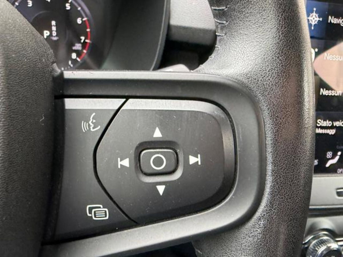 Volvo XC40 T2 Geartronic Momentum Core (17)