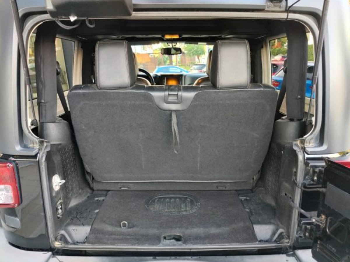 Jeep Wrangler 2.8 CRD DPF Sahara Auto (14)