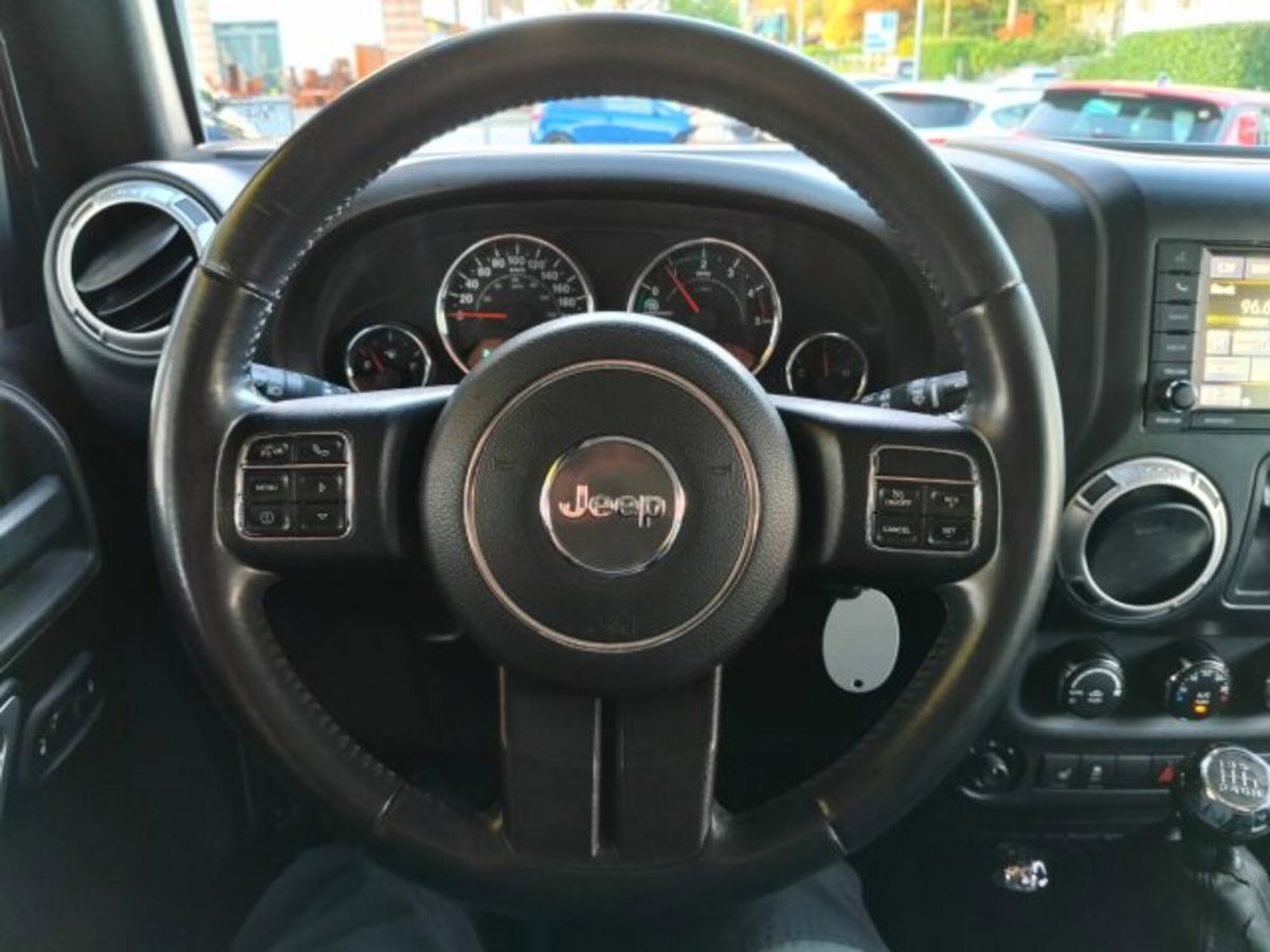 Jeep Wrangler 2.8 CRD DPF Sahara Auto (18)