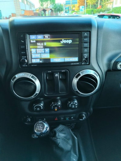 Jeep Wrangler 2.8 CRD DPF Sahara Auto (19)