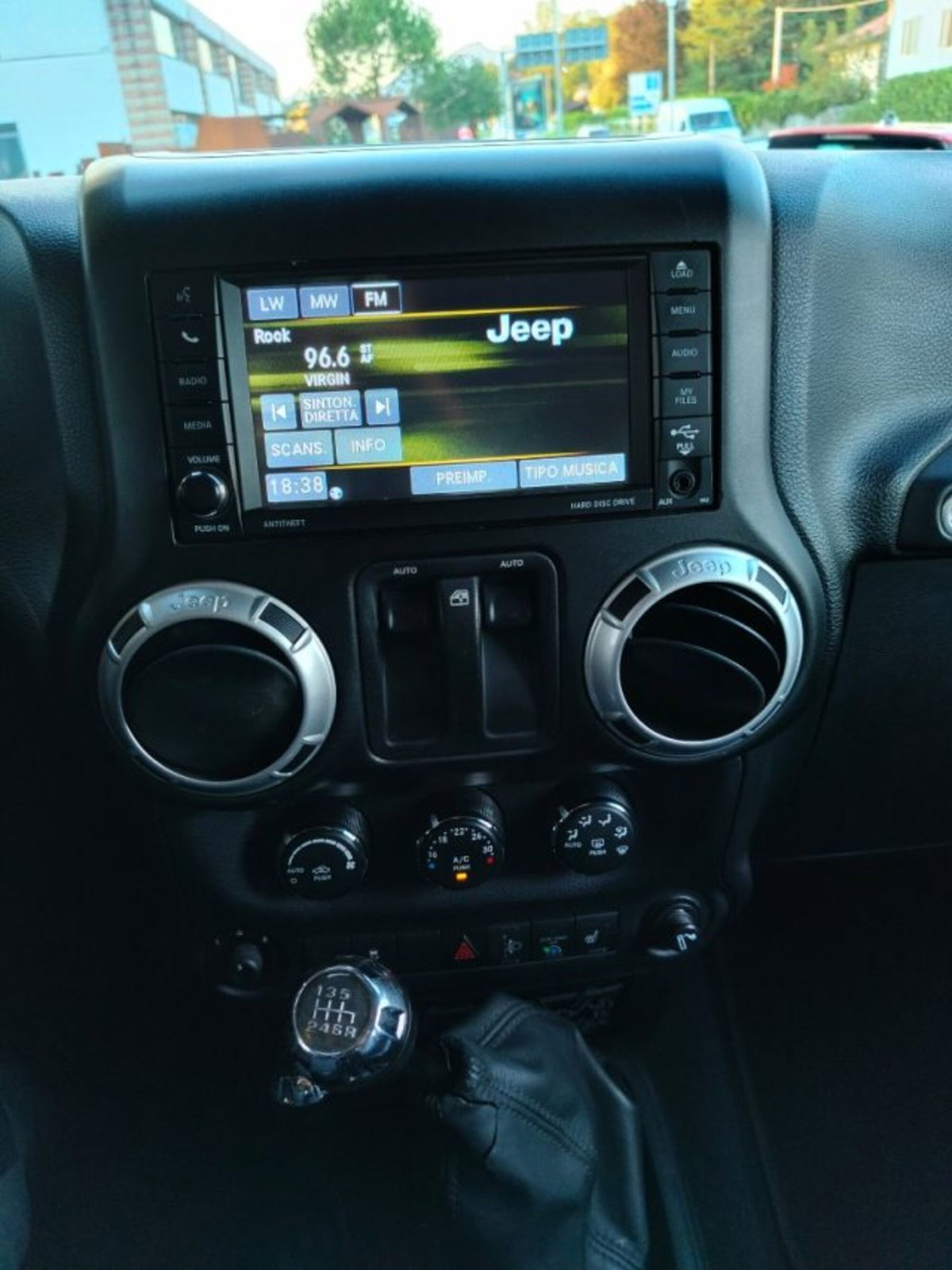 Jeep Wrangler 2.8 CRD DPF Sahara Auto (20)