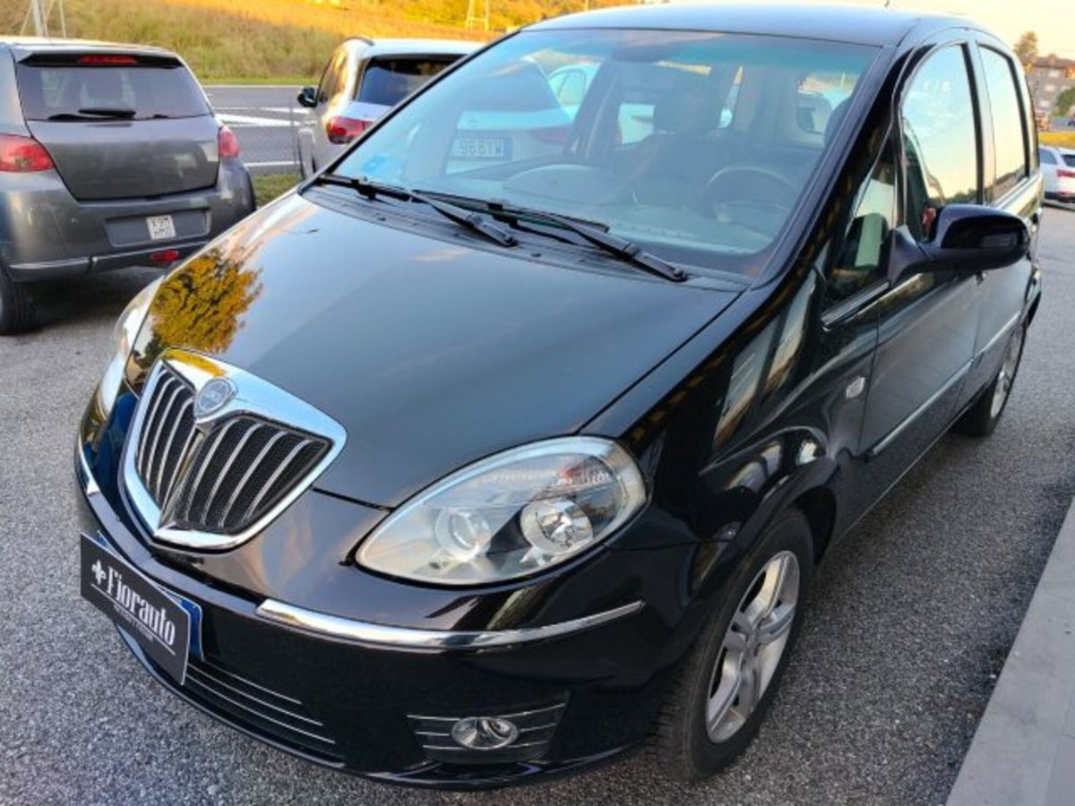 Lancia Musa 1.3 Mjt 95 CV DFN Gold (2)