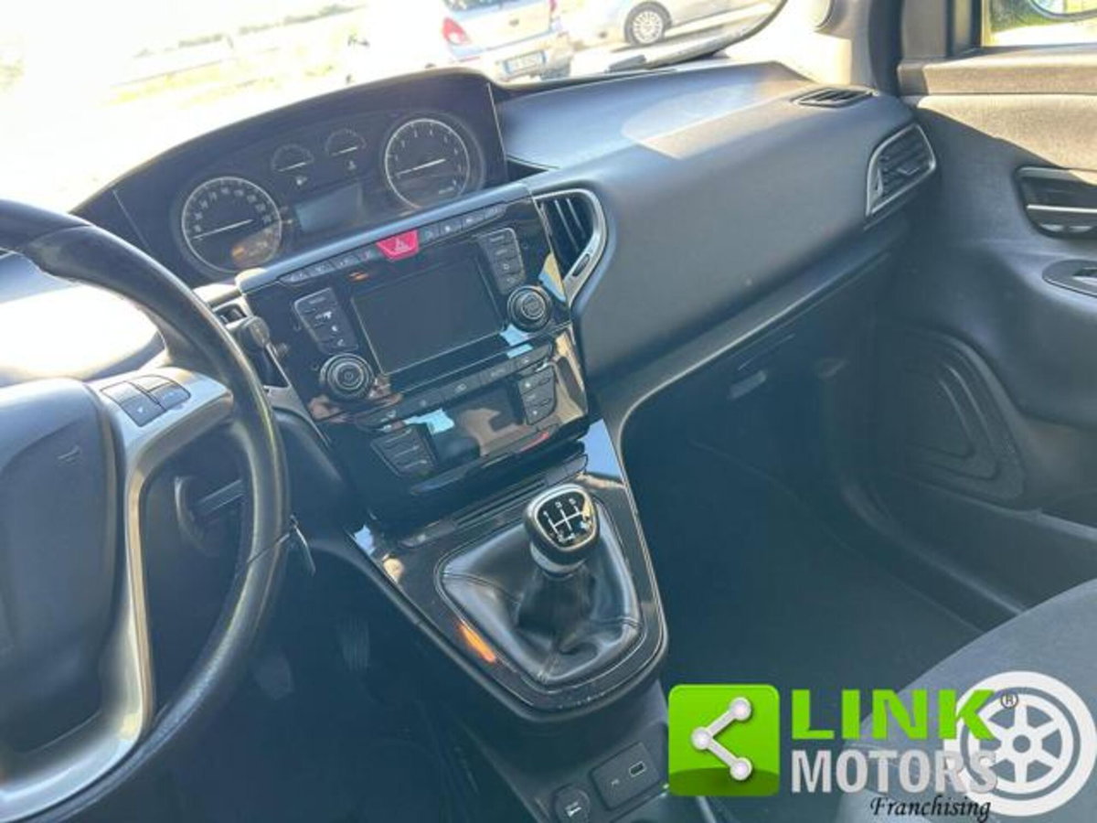 Lancia Ypsilon 1.2 69 CV 5 porte GPL Gold Plus (13)