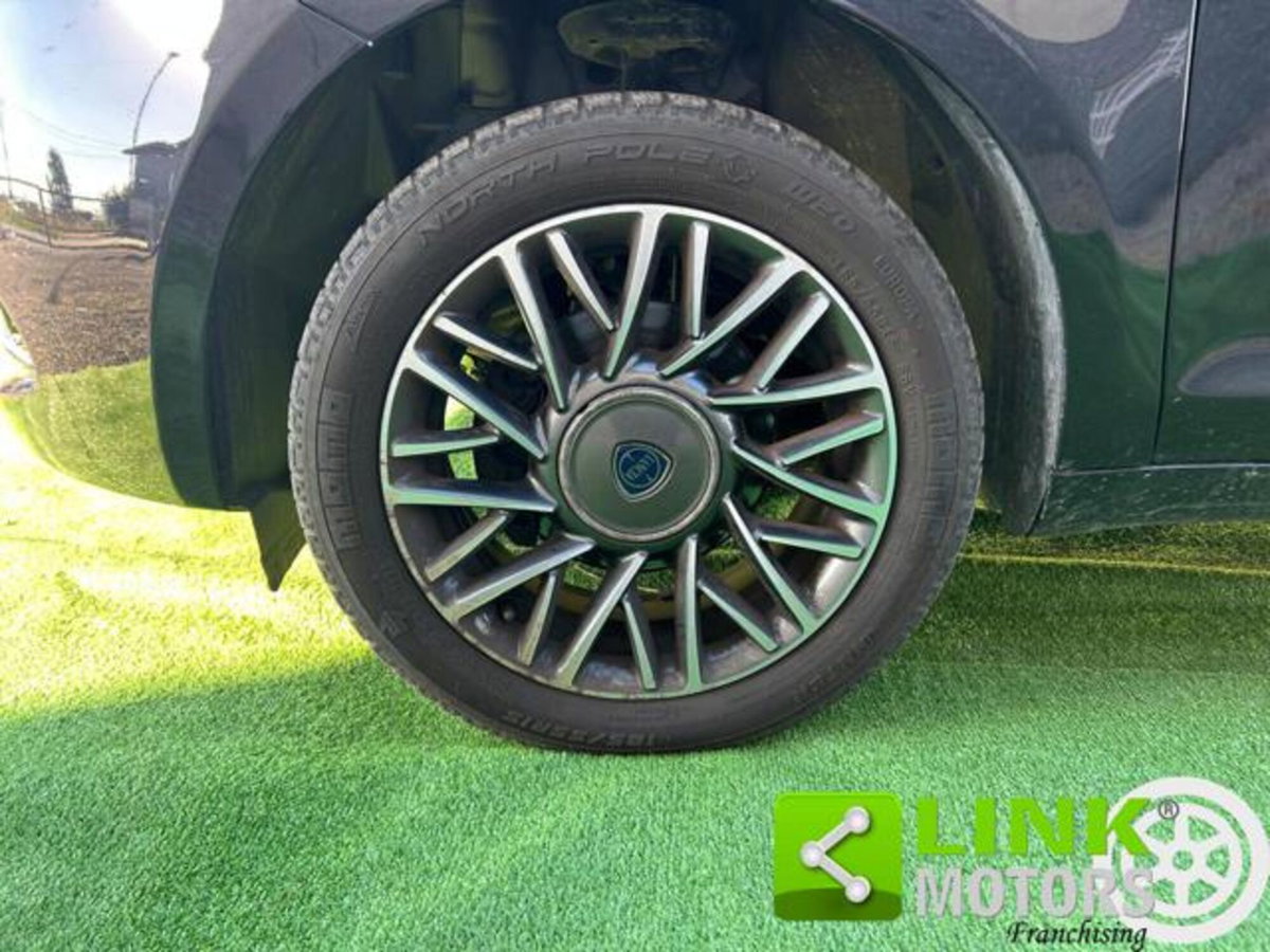 Lancia Ypsilon 1.2 69 CV 5 porte GPL Gold Plus (14)