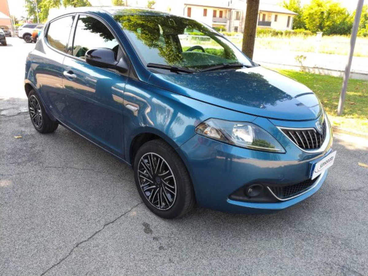 Lancia Ypsilon 1.0 FireFly 5 porte S&S Hybrid Ecochic Gold (3)