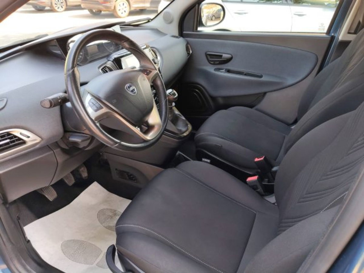 Lancia Ypsilon 1.0 FireFly 5 porte S&S Hybrid Ecochic Gold (6)
