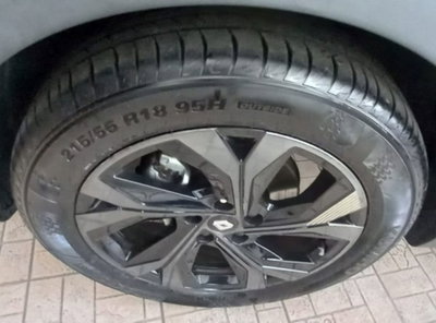 Renault Arkana Hybrid E-Tech 145 CV Engineered (5)
