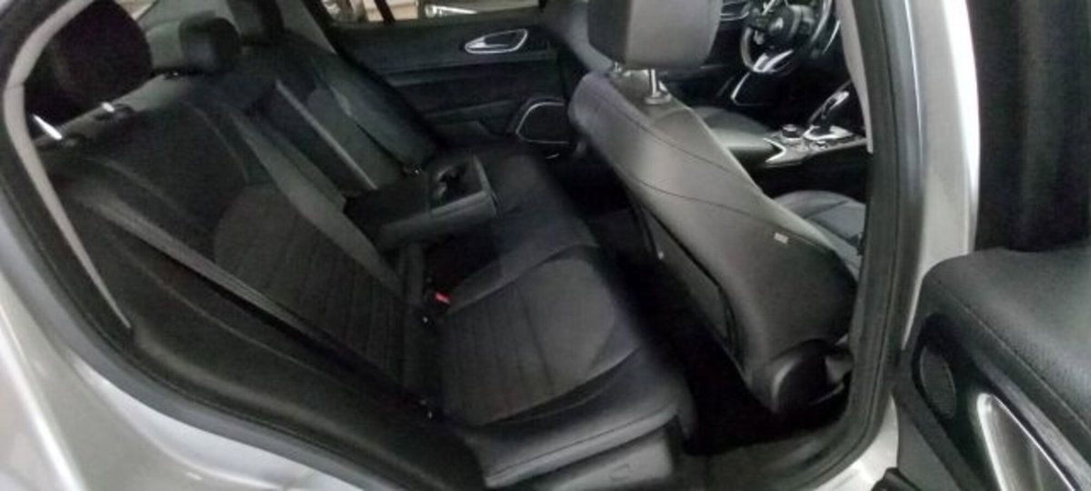 Alfa Romeo Giulia 2.2 Turbodiesel 190 CV AT8 Executive (10)