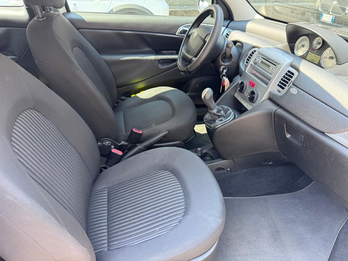 Lancia Ypsilon 1.3 MJT 75 CV Diva (9)