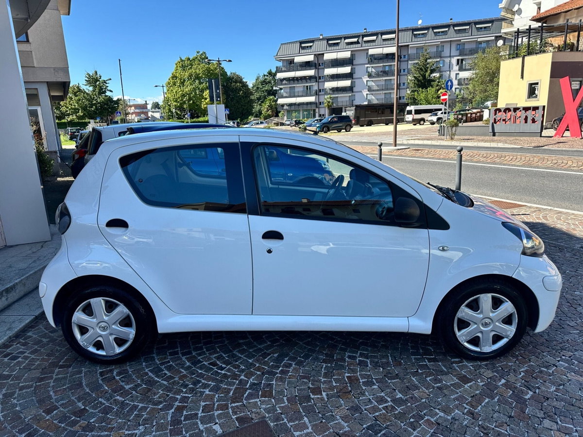 Toyota Aygo 1.0 12V VVT-i 5 porte Sol Connect (4)