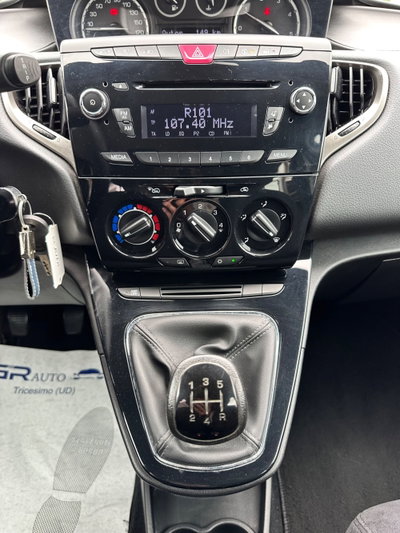Lancia Ypsilon 1.3 MJT 16V 95 CV 5 porte S&S Silver (14)