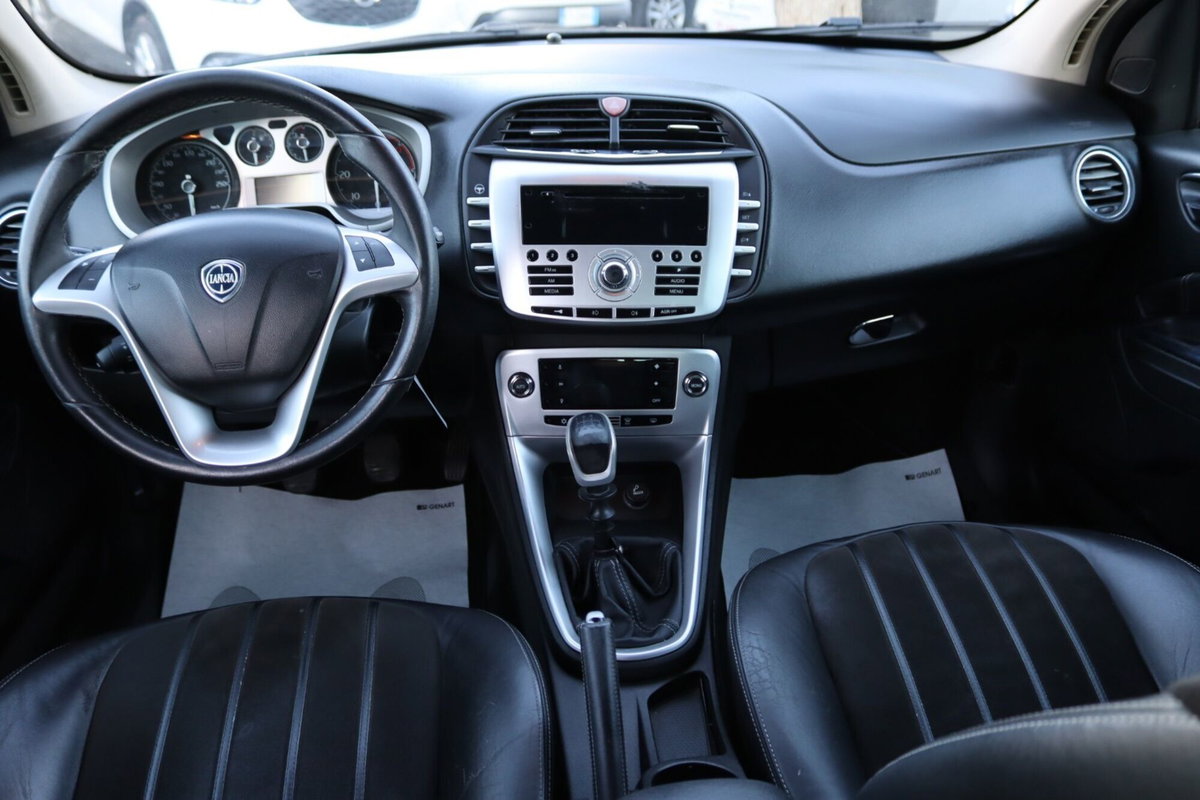 Lancia Delta 1.6 MJT DPF Platino (13)