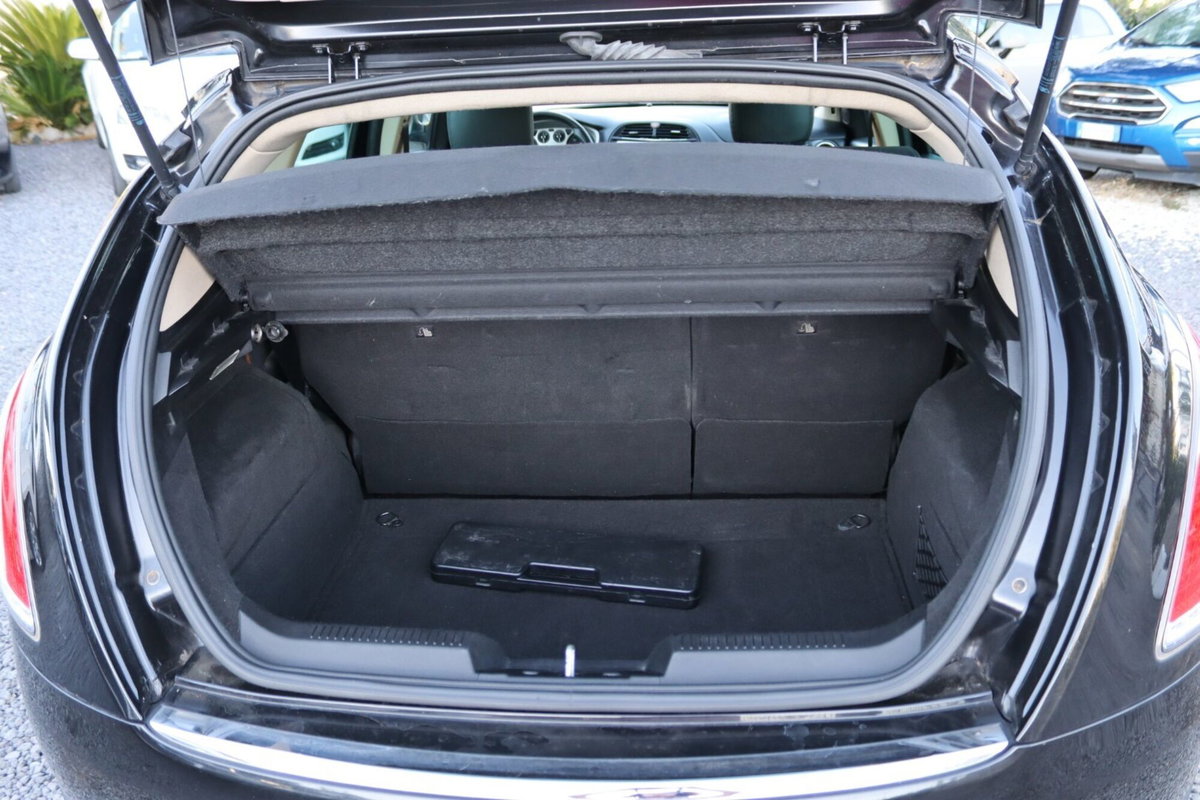Lancia Delta 1.6 MJT DPF Platino (14)