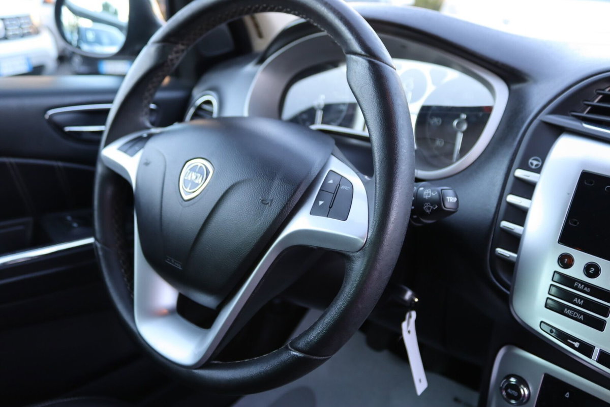Lancia Delta 1.6 MJT DPF Platino (19)