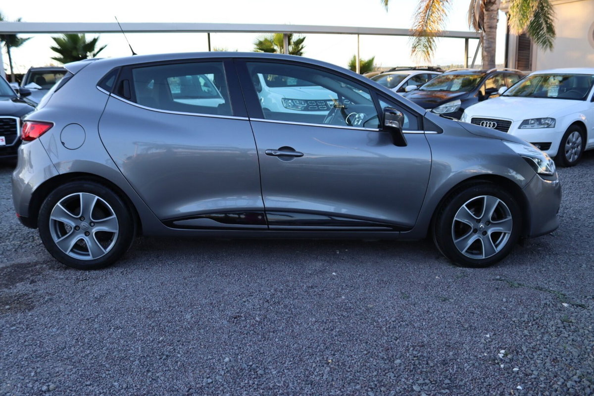 Renault Clio 1.5 dCi 8V 75CV 5 porte Costume National (9)