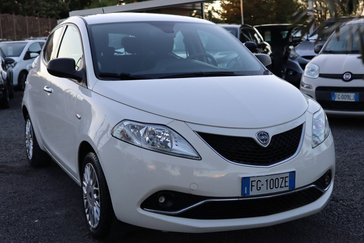 Lancia Ypsilon 1.2 69 CV 5 porte Silver