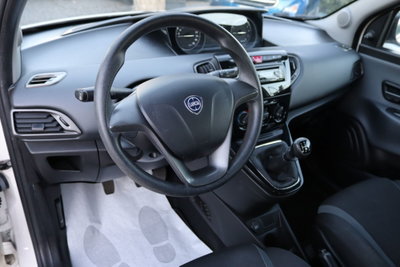 Lancia Ypsilon 1.2 69 CV 5 porte Silver (10)